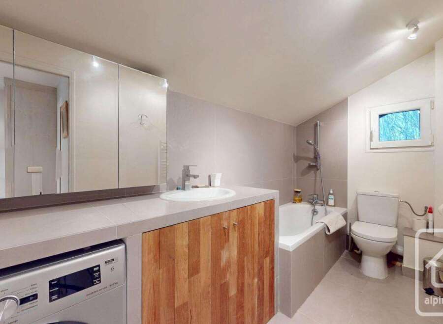Discover this modern bathroom featuring a sleek design and functional layout.
