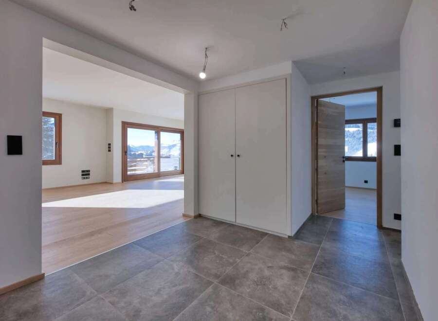 Step into this stunning property and be captivated by its modern design and breathtaking mountain views.
