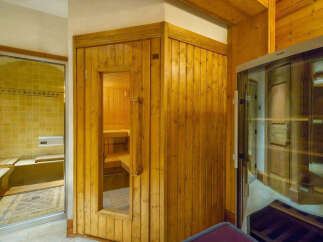 Discover the ultimate relaxation experience in this luxurious property, featuring a private sauna and a separate shower room.