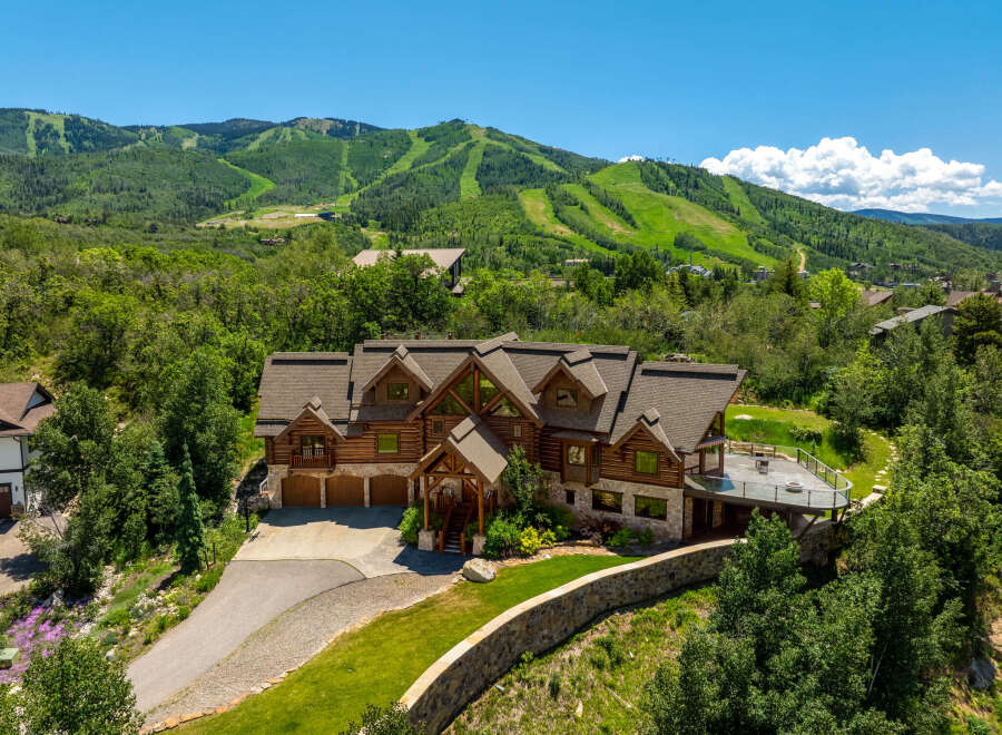 Experience luxury living in this stunning mountain home, boasting exquisite architectural details and breathtaking views.