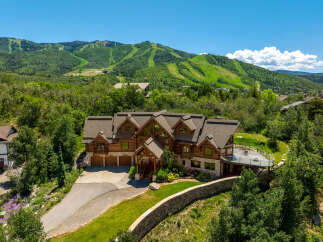Experience luxury living in this stunning mountain home, boasting exquisite architectural details and breathtaking views.