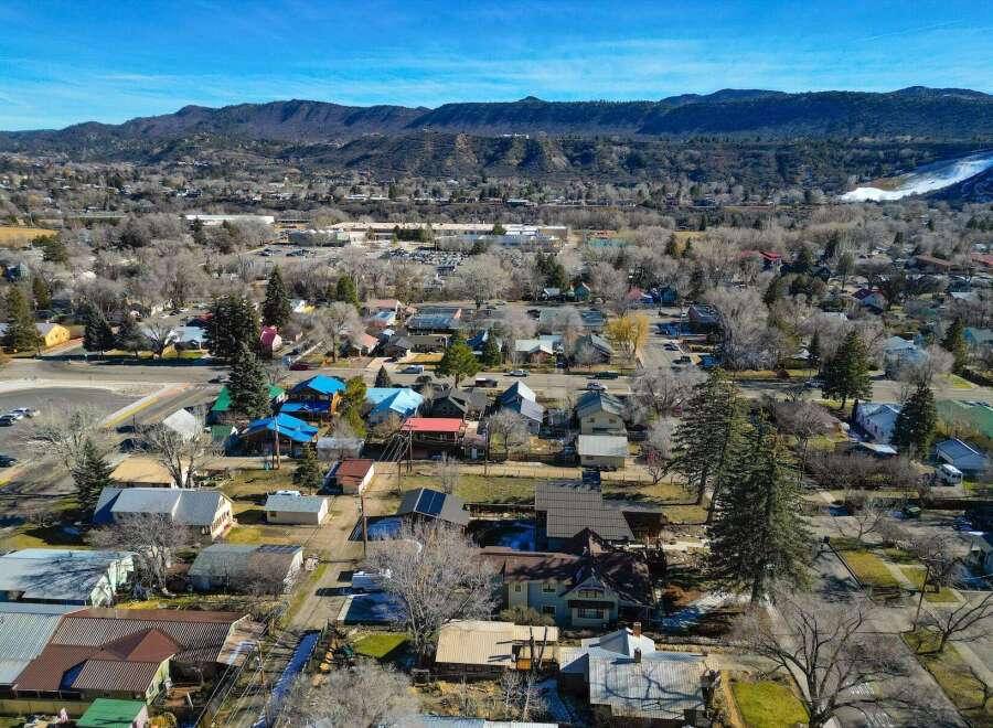 Discover the charm of this picturesque neighborhood nestled against a backdrop of majestic mountains.