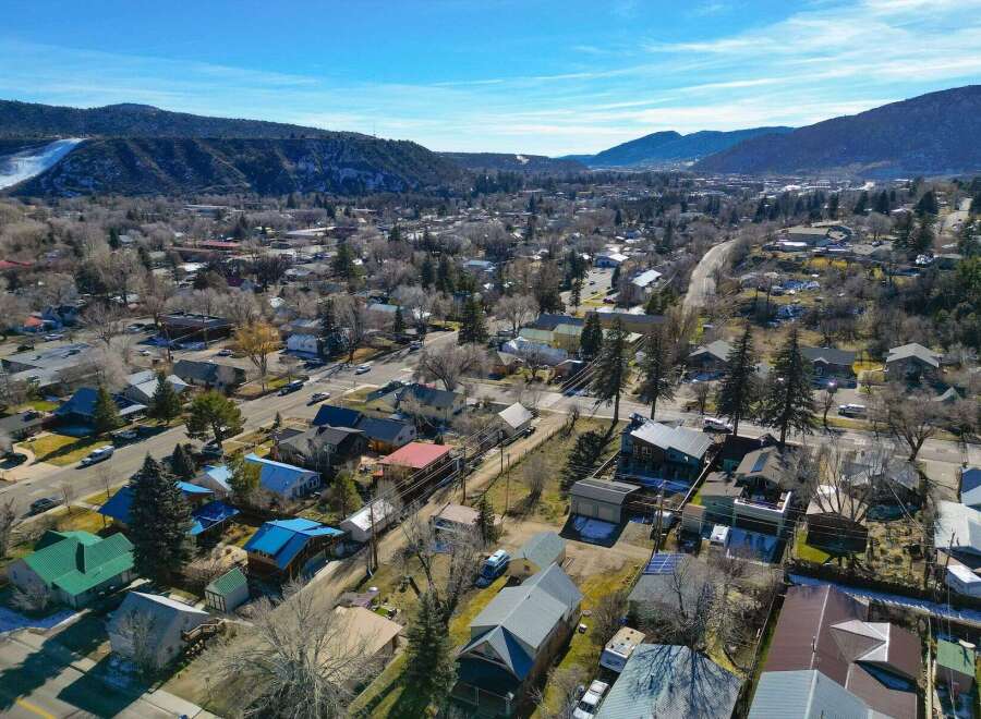 Discover the charm of this picturesque town nestled in a valley, offering stunning mountain views and a serene atmosphere.