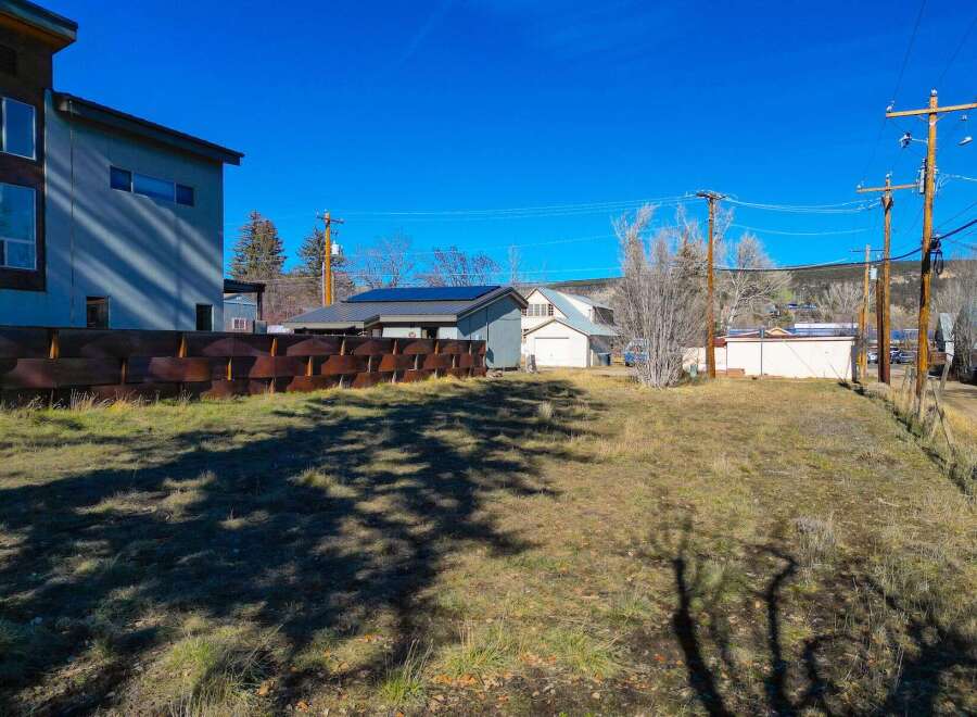 Discover the potential of this prime property! This vacant lot offers a blank canvas for your dream home or investment project.