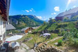 Discover a charming property nestled in a picturesque mountain setting, offering stunning views and a tranquil atmosphere.