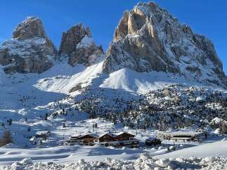 Experience the ultimate winter getaway with this stunning property nestled in the heart of the mountains.