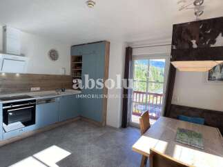 Discover this charming kitchen, perfect for culinary enthusiasts.