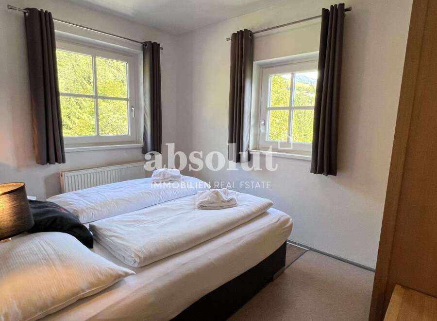 Discover a cozy bedroom with natural light and a comfortable bed, perfect for relaxation.