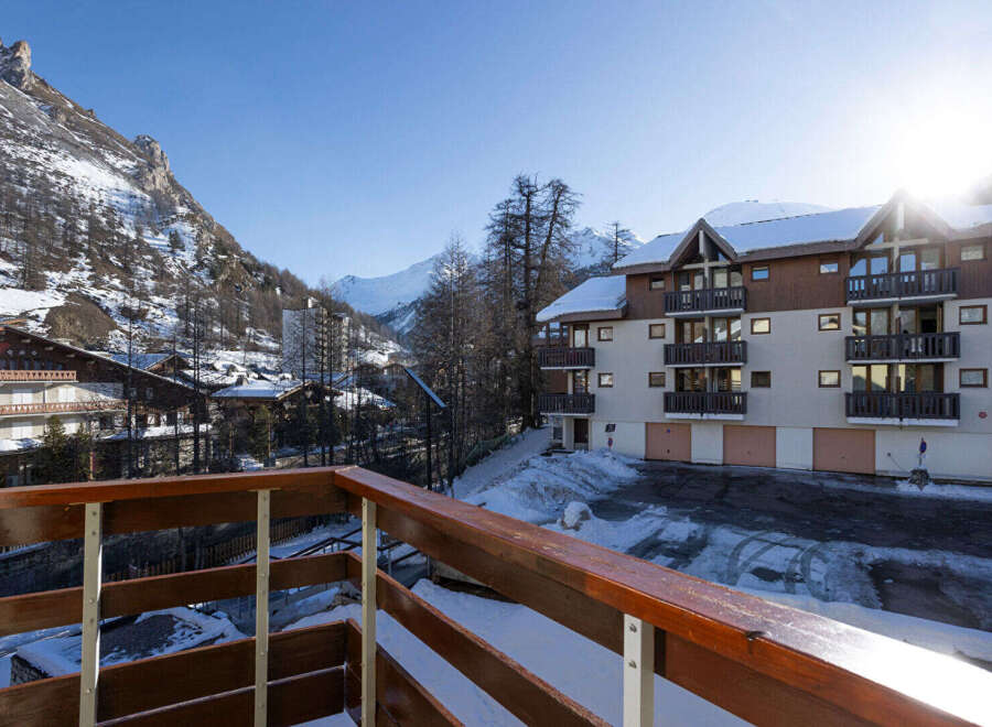 Experience the charm of this stunning property nestled in a picturesque mountain setting.