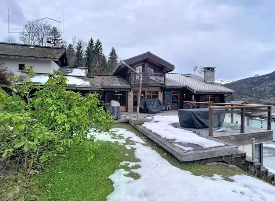 Discover a stunning chalet nestled in a picturesque mountain setting.