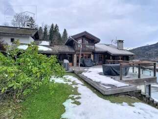 Discover a stunning chalet nestled in a picturesque mountain setting.