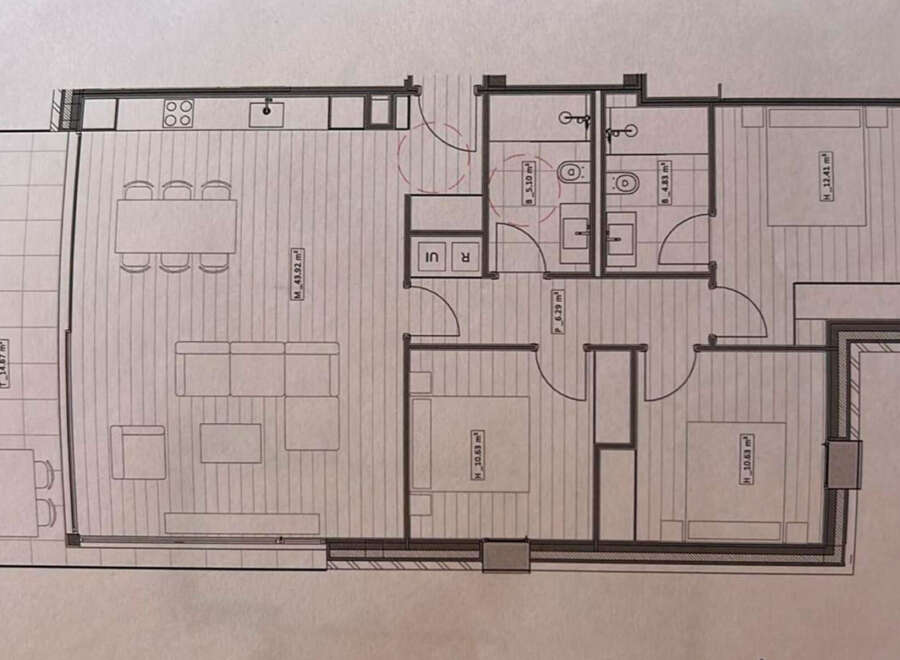 Discover this stunning apartment featuring a spacious living area of 43.