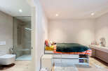 Discover this stylish bedroom featuring a modern design and a cozy atmosphere.