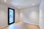 Discover this bright and modern room, perfect for creating a comfortable living space.
