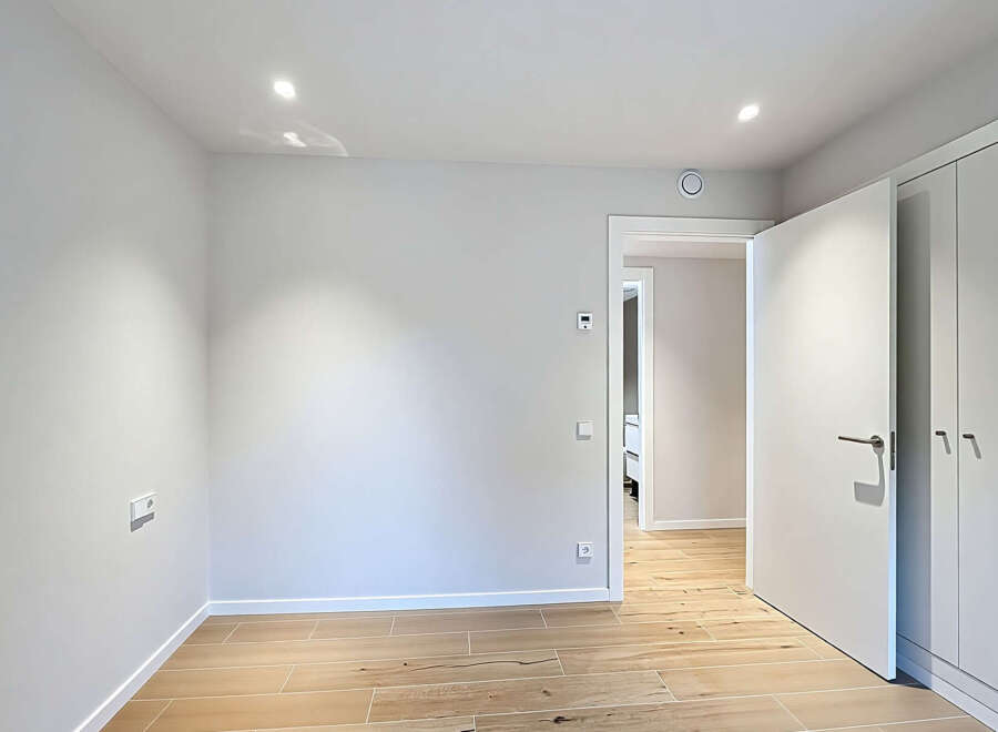 Discover the elegance of this modern property, featuring a bright and airy interior with neutral tones.