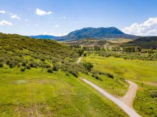 Discover the beauty of this stunning property, nestled in a picturesque landscape.