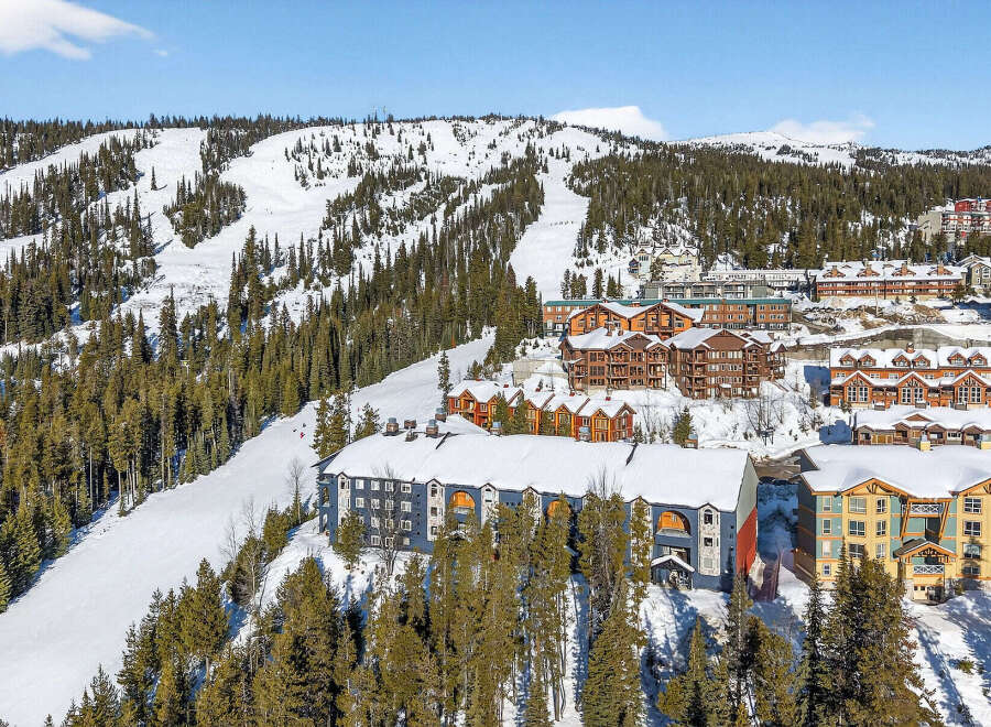 Discover a stunning mountain retreat with this beautiful property.