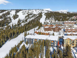 Discover a stunning mountain retreat with this beautiful property.
