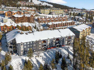 Discover a stunning mountain retreat with this beautiful property.