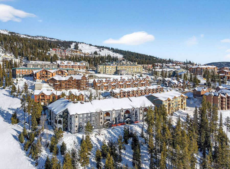 Discover the charm of this stunning mountain property, nestled in a picturesque winter wonderland.