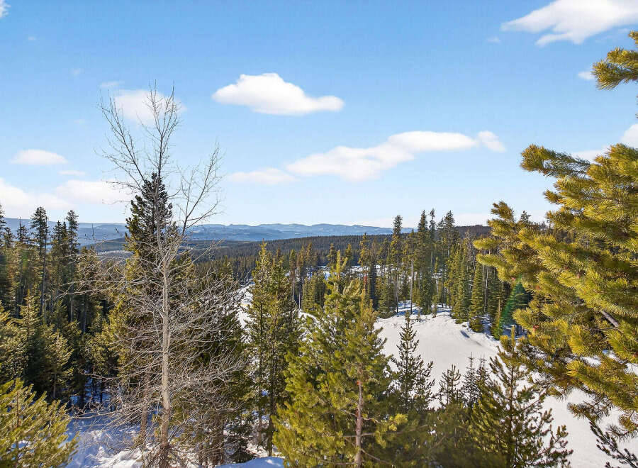 Enjoy breathtaking mountain views from this stunning property.
