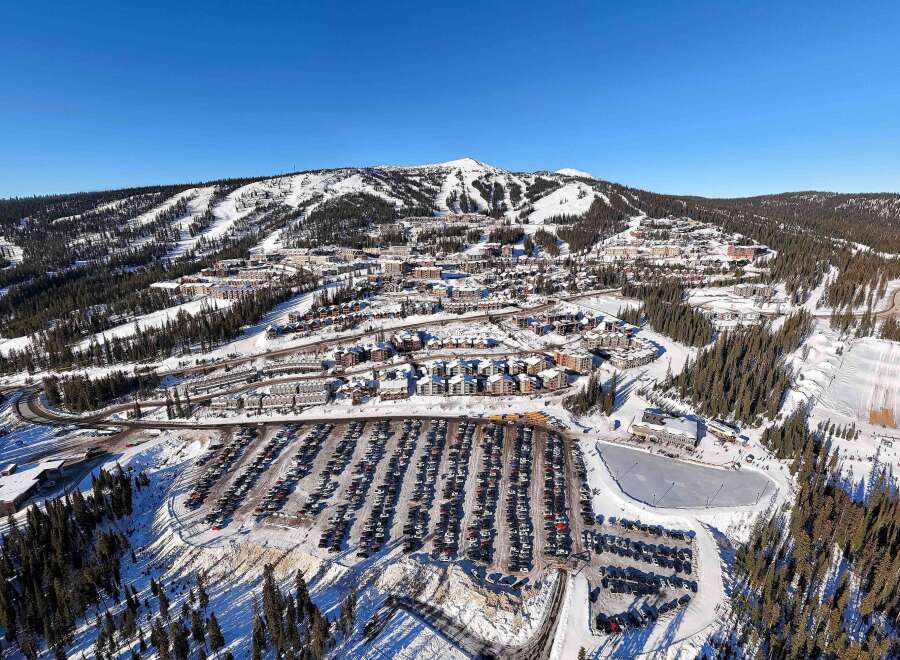 Experience the ultimate winter getaway in this stunning mountain resort.