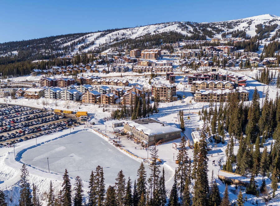 Discover the charm of this stunning mountain property, nestled in a picturesque winter wonderland.