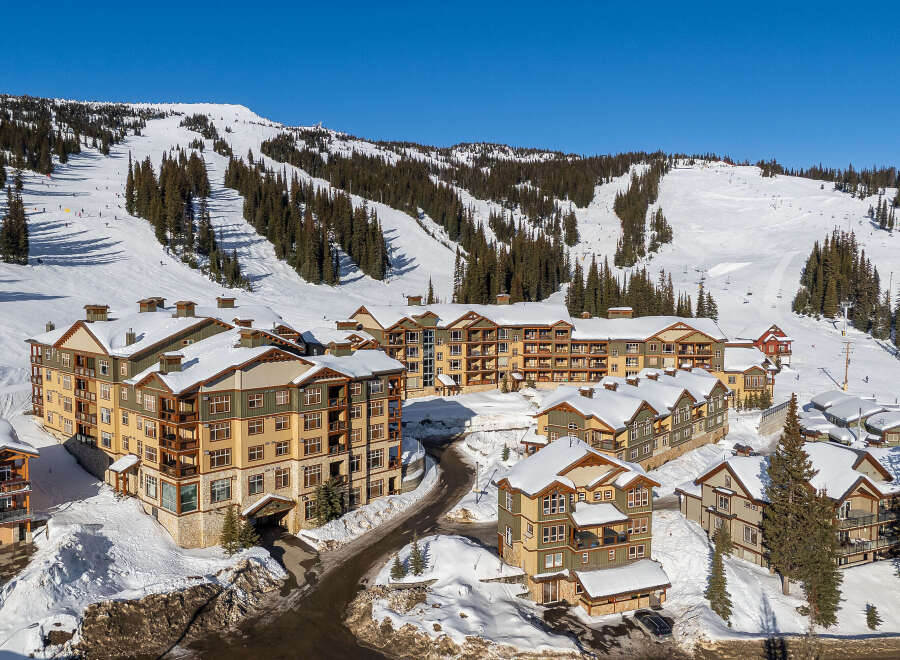 Experience luxury living at this stunning ski-in/ski-out property, offering unparalleled access to the slopes.