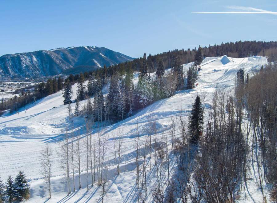 Enjoy breathtaking mountain views and pristine slopes in this stunning winter wonderland.
