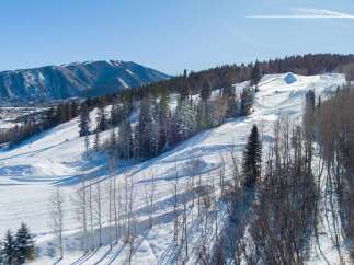 Enjoy breathtaking mountain views and pristine slopes in this stunning winter wonderland.
