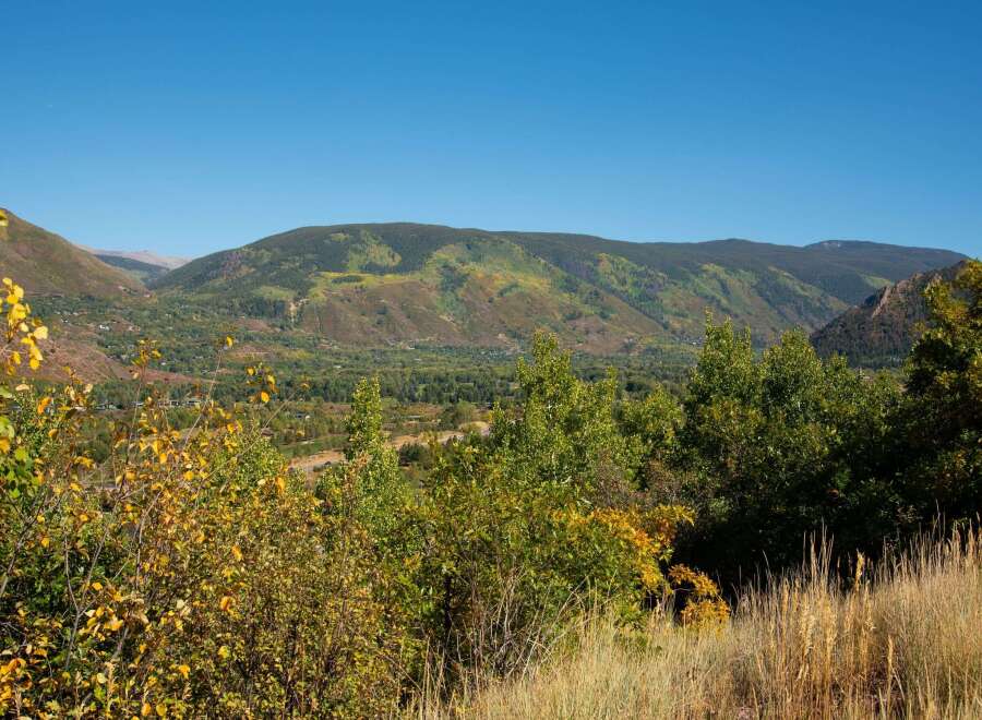 Discover breathtaking mountain views from this stunning property.