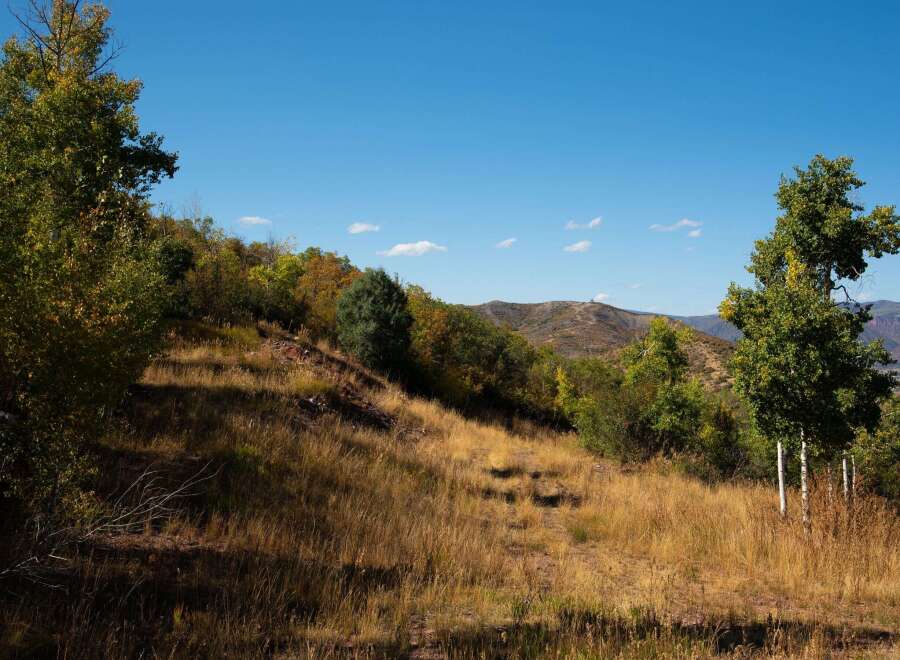 Discover the beauty of this stunning property, nestled in a picturesque landscape.