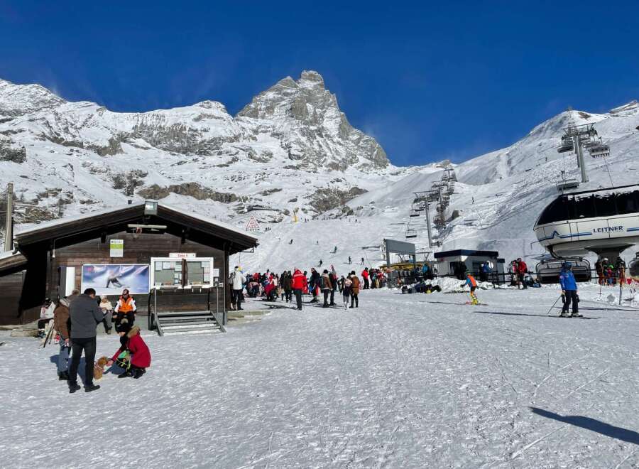 Experience the ultimate winter getaway in this stunning mountain property! Nestled amidst breathtaking snow-capped peaks, this location offers unparalleled access to world-class skiing and snowboarding.