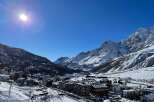 Experience the ultimate in luxury living with this stunning property nestled in the heart of a picturesque ski resort.