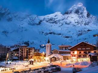 Experience the charm of a winter wonderland with this stunning property nestled in the heart of the mountains.