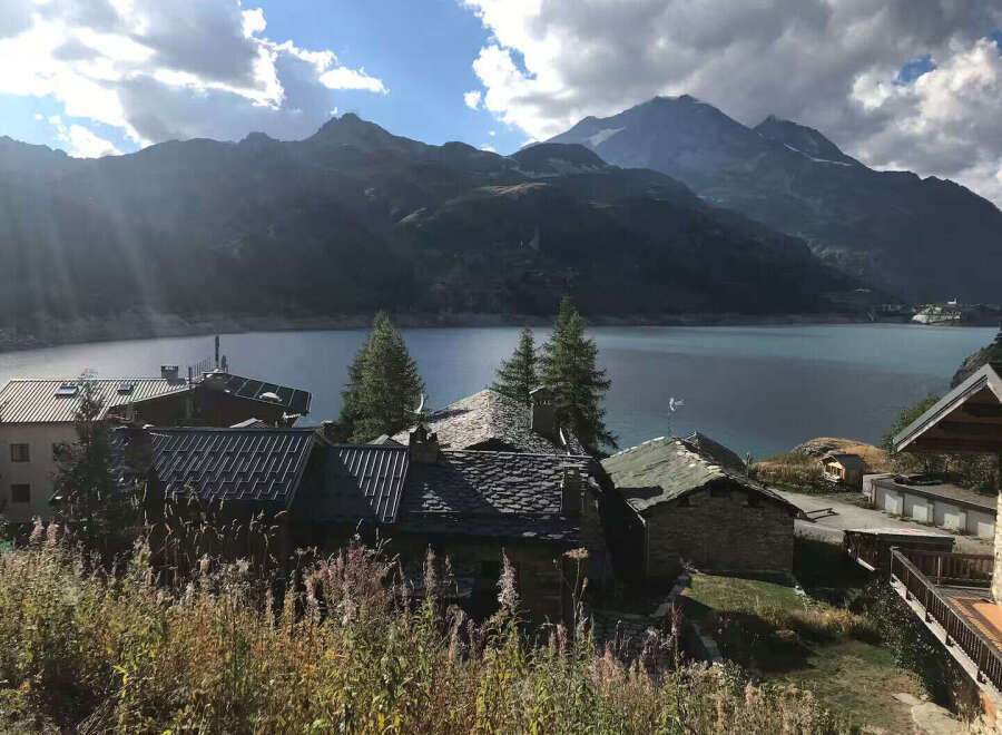 Discover this charming property nestled amidst the breathtaking alpine scenery.