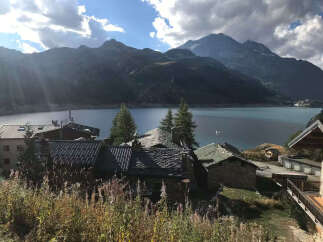 Discover this charming property nestled amidst the breathtaking alpine scenery.