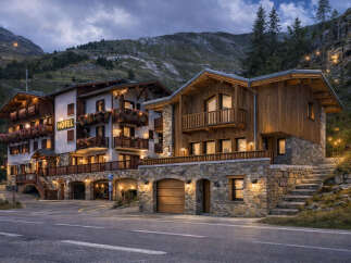 Discover the charm of this stunning hotel nestled in a picturesque mountain setting.