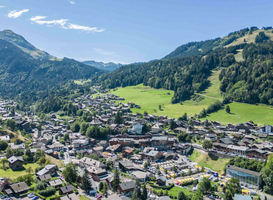 Discover the charm of this picturesque village nestled in the heart of the mountains.