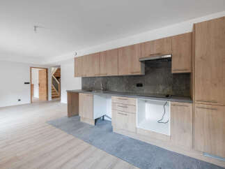 Discover this modern kitchen with sleek cabinetry and a contemporary design.