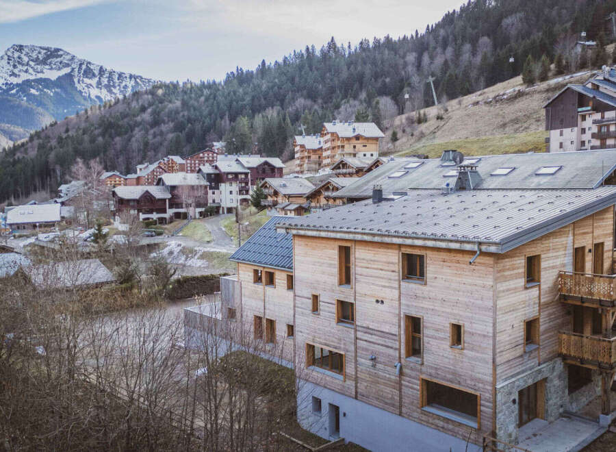 Discover the charm of this stunning mountain property, boasting exquisite wooden architecture and breathtaking views.