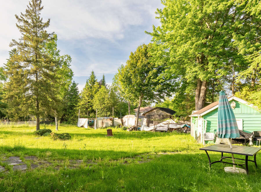 Discover this charming property featuring a spacious backyard perfect for outdoor activities and relaxation.
