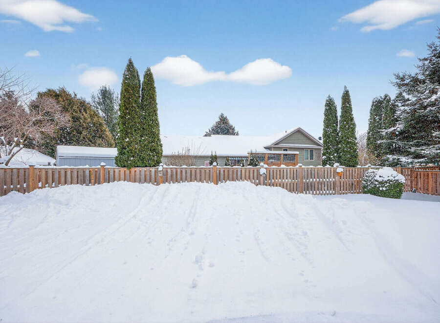 This charming property boasts a serene winter landscape, perfect for those seeking a peaceful retreat.
