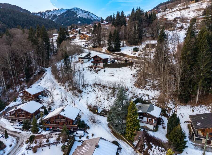 Discover the charm of this stunning mountain property, nestled in a picturesque winter wonderland.