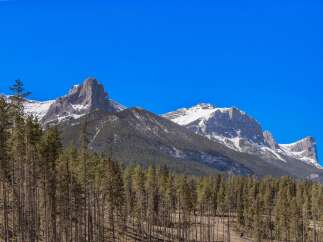 Experience the majestic beauty of the mountains with this stunning property.