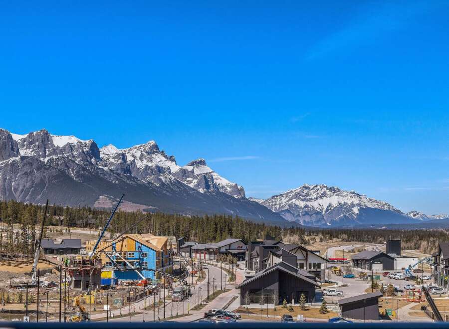 Discover the beauty of mountain living in this stunning property.