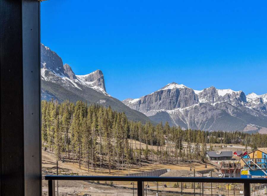 Enjoy breathtaking mountain views from this stunning property.