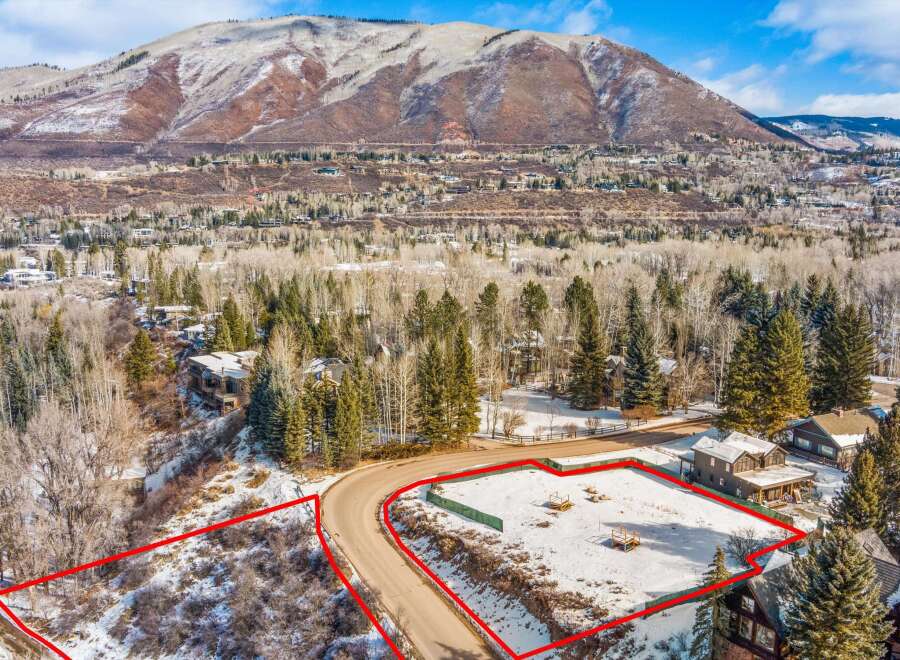 Discover the epitome of mountain living in this stunning property, nestled amidst a picturesque landscape.