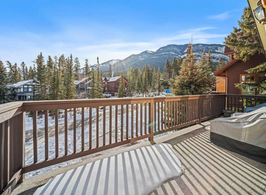 Enjoy breathtaking mountain views from this stunning property.