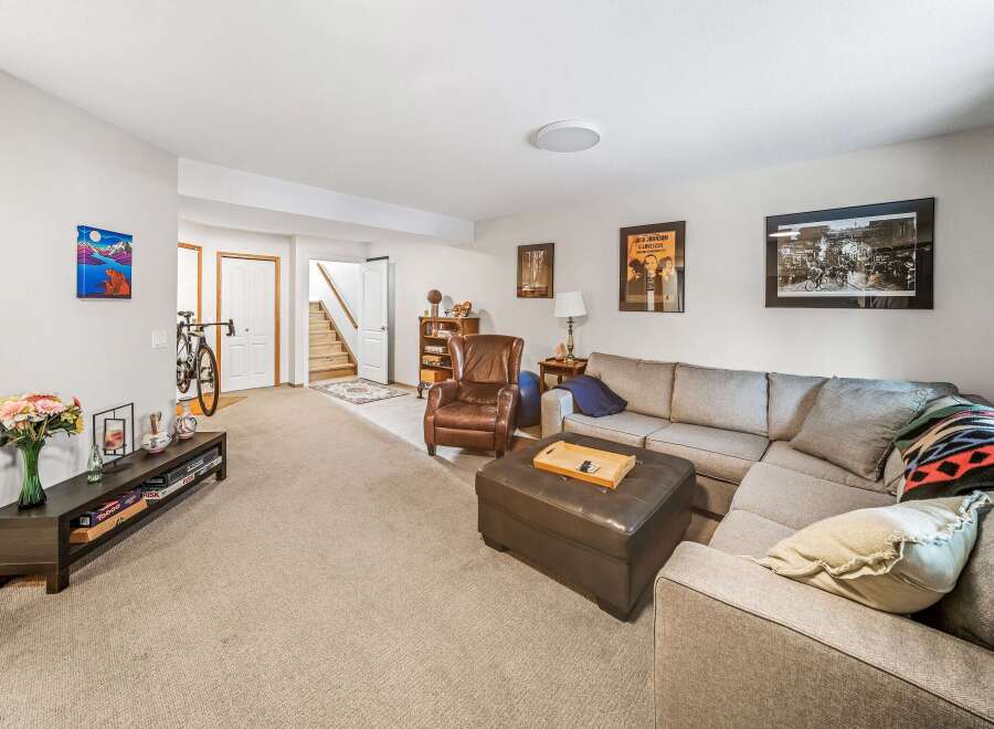 This inviting living space features a comfortable sectional sofa, perfect for relaxing and entertaining.